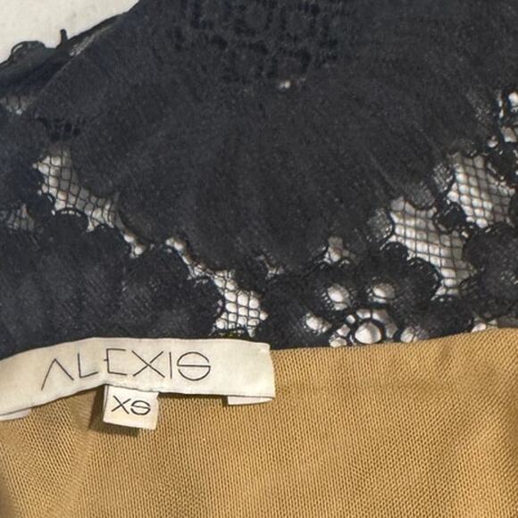 Alexis -Ramzes Long sleeved scalloped dress romper XS - Picture 5 of 7